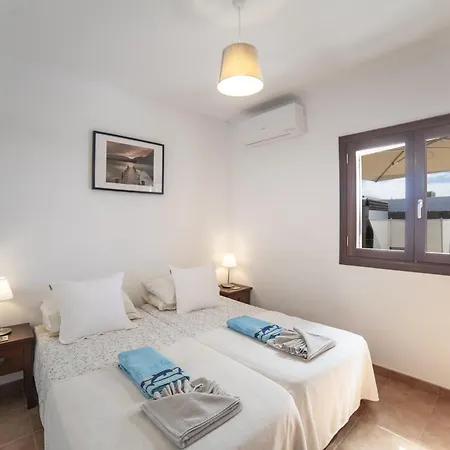 Villa Beautiful Lanzarote 3 Bedrooms Strelitzia South Facing & Secluded Private Pool *