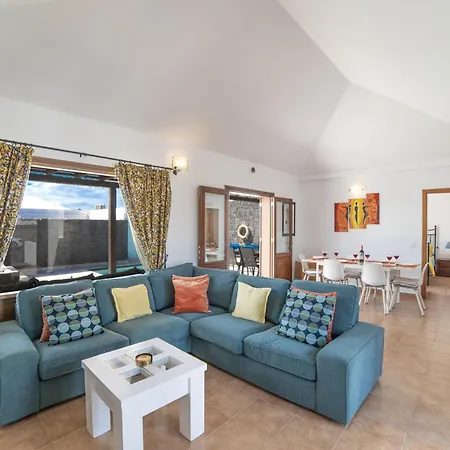 Beautiful Lanzarote 3 Bedrooms Strelitzia South Facing & Secluded Private Pool Villa Playa Blanca (Lanzarote)