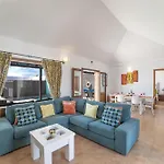 Beautiful Lanzarote 3 Bedrooms Strelitzia South Facing & Secluded Private Pool فيلة بلايا بلانكا