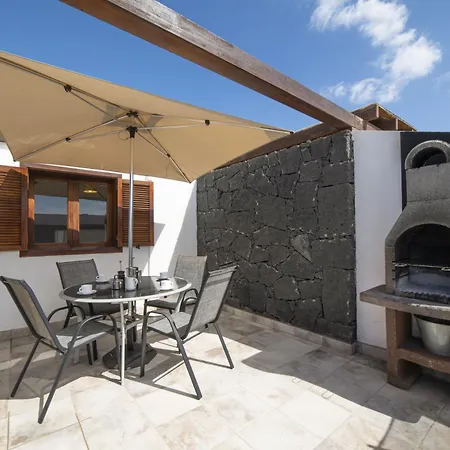 Beautiful Lanzarote 3 Bedrooms Strelitzia South Facing & Secluded Private Pool פלאיה בלנקה