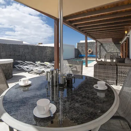 Beautiful Lanzarote 3 Bedrooms Strelitzia South Facing & Secluded Private Pool Playa Blanca
