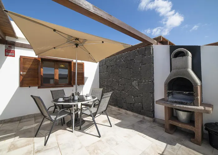 Beautiful Lanzarote 3 Bedrooms Strelitzia South Facing & Secluded Private Pool פלאיה בלנקה