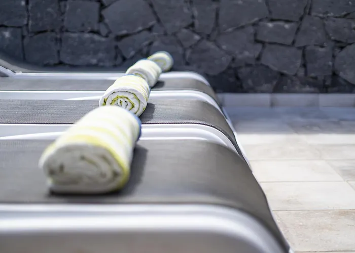 Beautiful Lanzarote 3 Bedrooms Strelitzia South Facing & Secluded Private Pool וילה