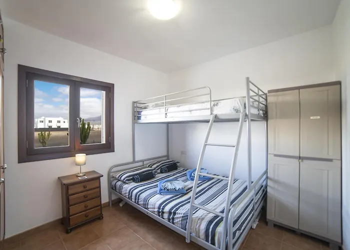 Beautiful Lanzarote 3 Bedrooms Strelitzia South Facing & Secluded Private Pool וילה *