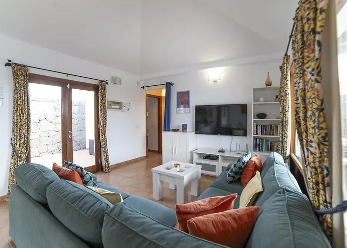 וילה Beautiful Lanzarote 3 Bedrooms Strelitzia South Facing & Secluded Private Pool פלאיה בלנקה