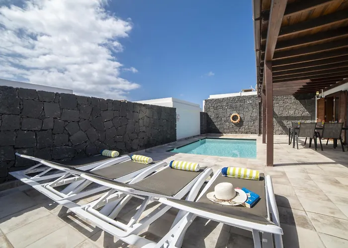 וילה Beautiful Lanzarote 3 Bedrooms Strelitzia South Facing & Secluded Private Pool