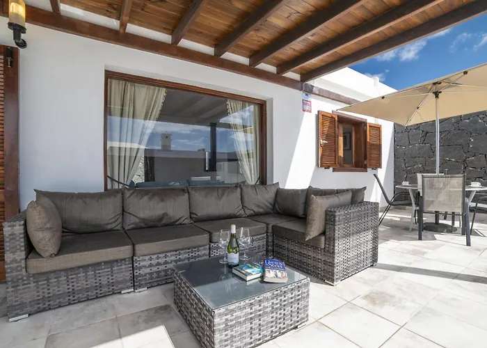 Beautiful Lanzarote 3 Bedrooms Strelitzia South Facing & Secluded Private Pool * פלאיה בלנקה